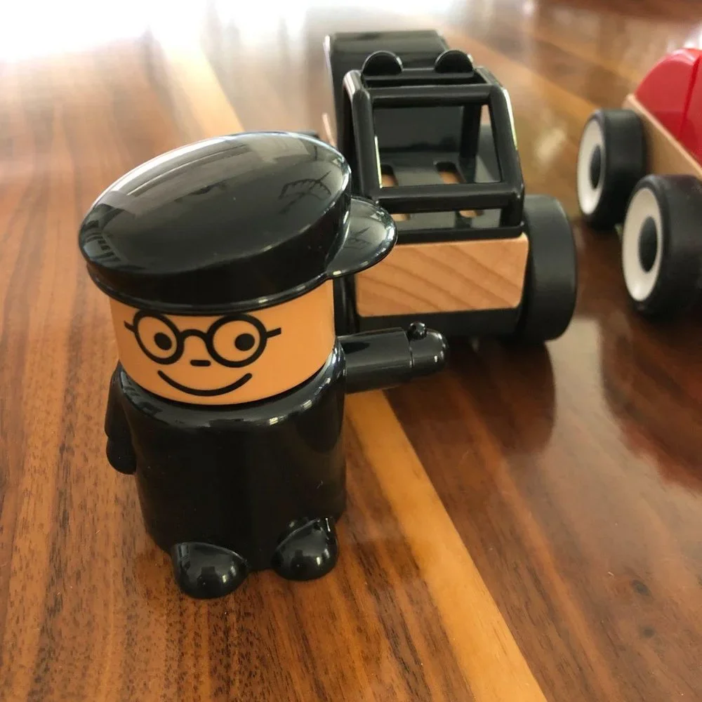 4 Toys Interchangeable Vehicles  5 Interchangeable People Imagination Fine Motor